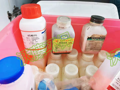 危廢打包分揀現(xiàn)場(chǎng)圖2